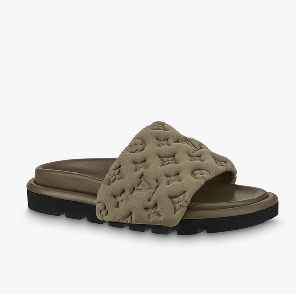 In Search of 👀 > Louis Vuitton Pool pillow mules 😍 - Picture 2 of 3